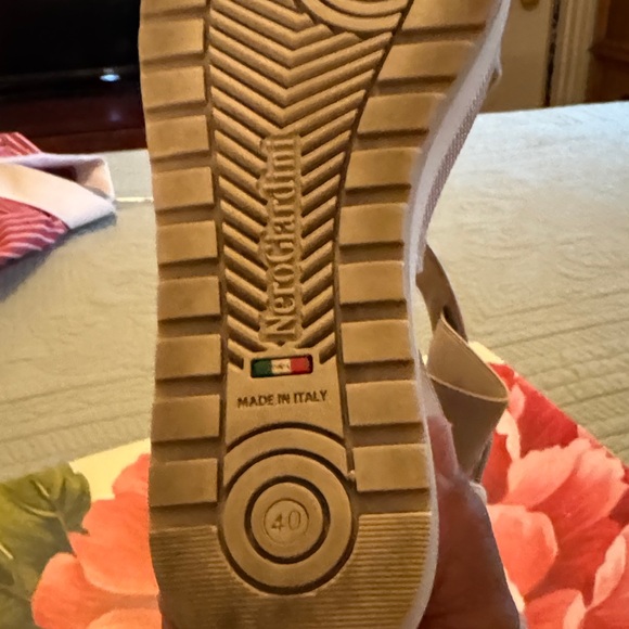 Nero Giardini Women's Beige Sandals - Picture 8 of 9